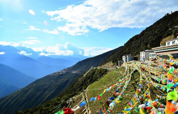 成都、稻城、亞丁、奔子欄、中甸、麗江九日游